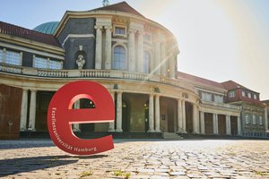Foto: Hauptgebäude der Universität Hamburg