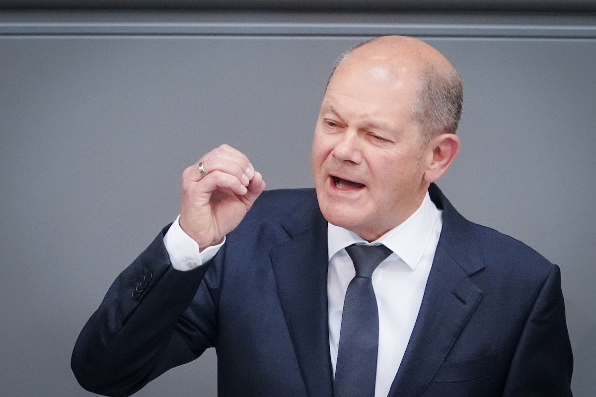 Foto: Olaf Scholz redet im Deutschen Bundestag