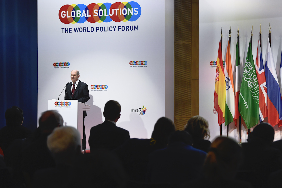 Foto: Olaf Scholz spricht während des Global Solutions Summit 2022