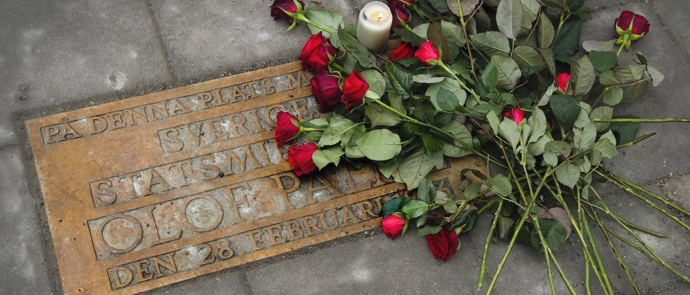 dpa Foto: Gedenktafel an der Stelle, an der Olof Palme am 28. Februar 1986 erschossen wurde