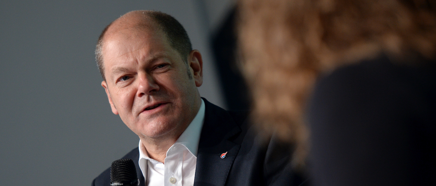 Foto: Olaf Scholz im Gespräch