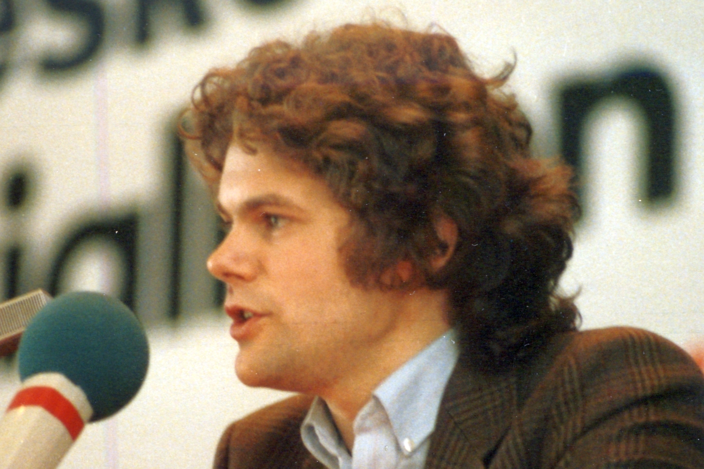Gladstone~dewiki Foto: Olaf Scholz auf dem Juso-Bundeskongress 1984 in Bad Godesberg